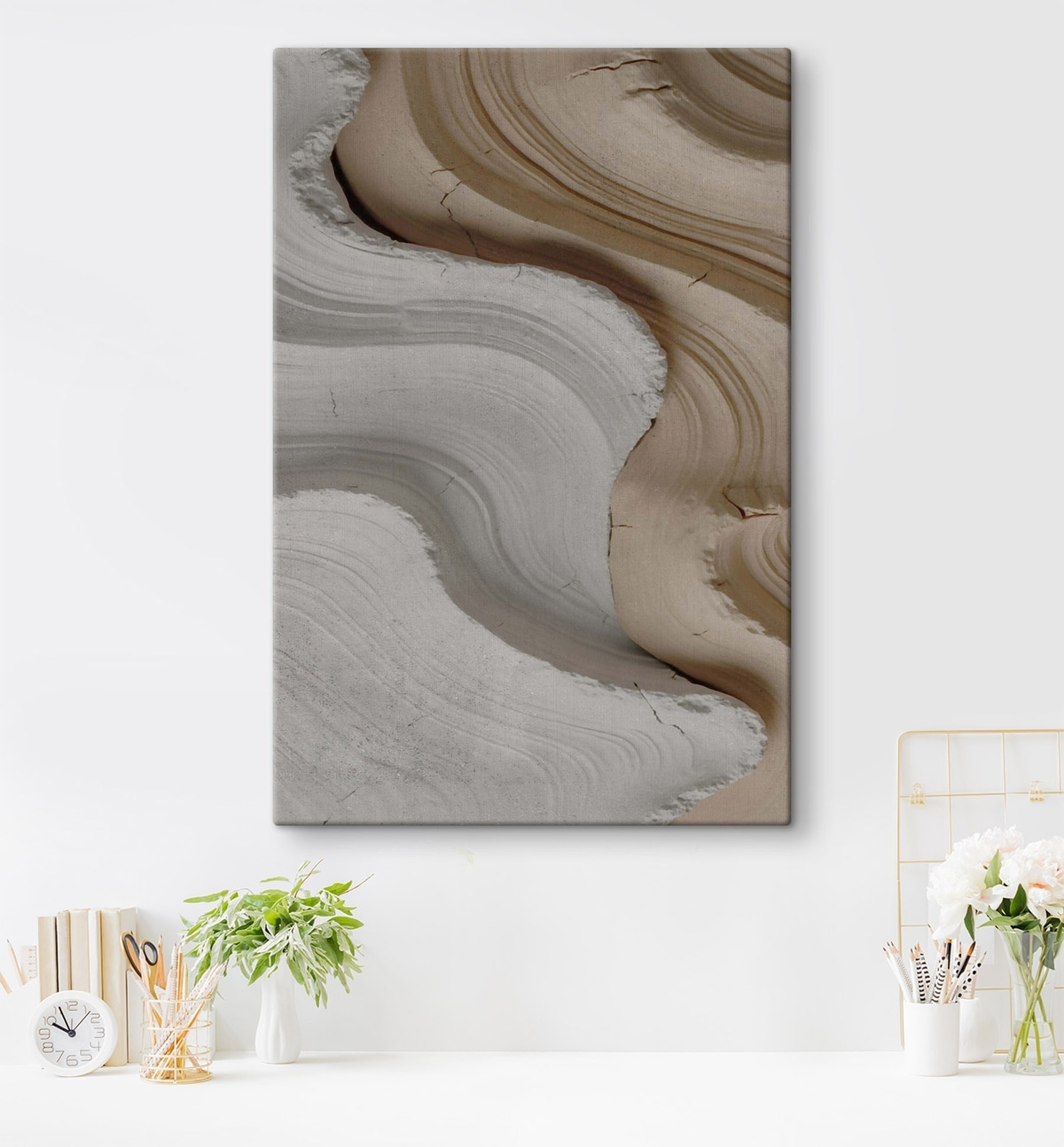 Lichte en beige lijstwerk — interieur 1