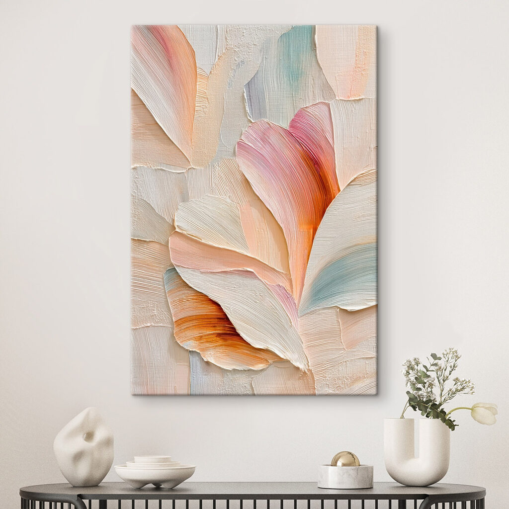 Roze bladplooi op crème in een interieur
