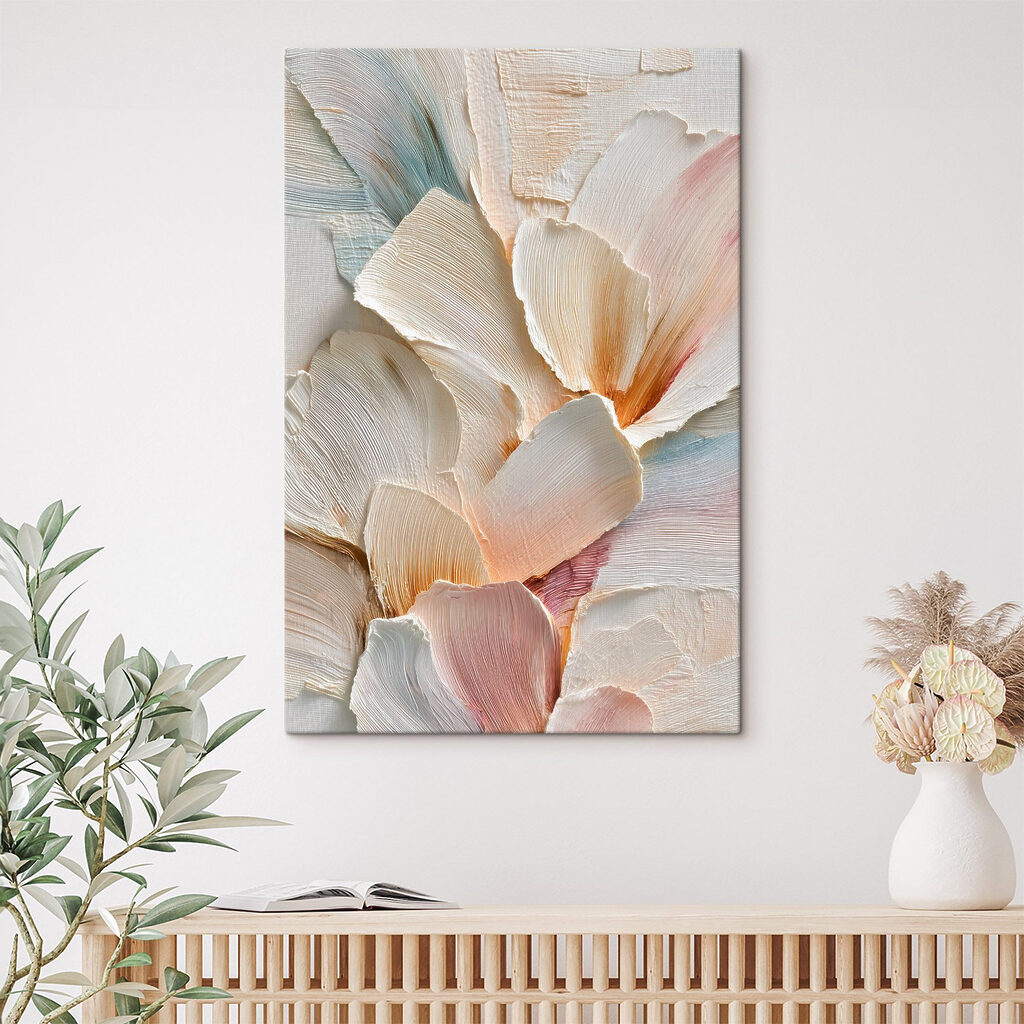 Crèmekleurige bloemblaadjes in pastel in een interieur