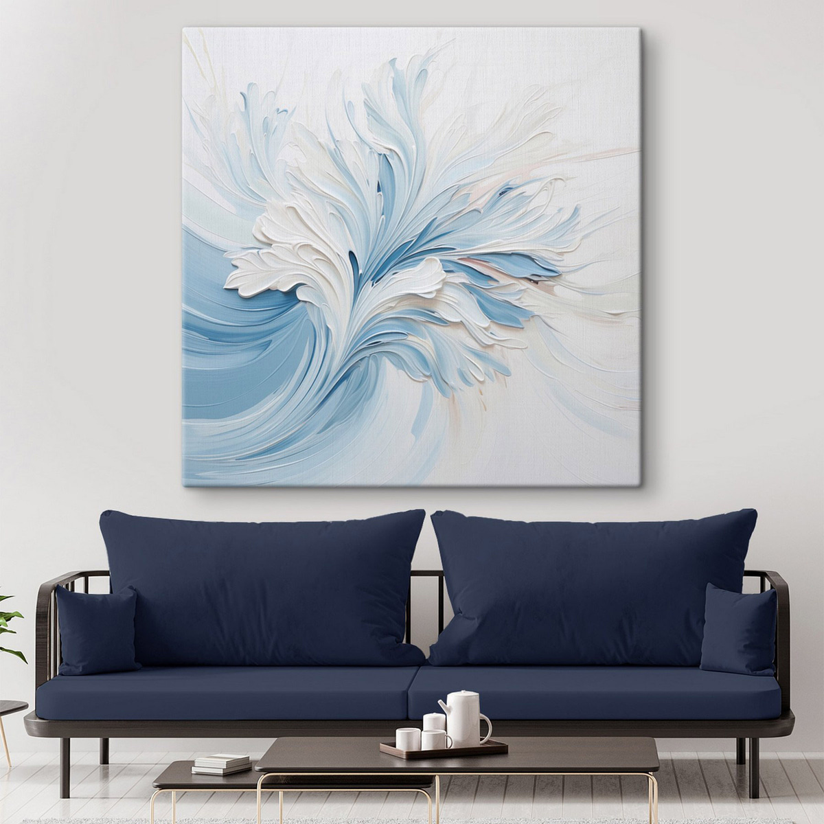 Een abstract bloemmotief in wit en lichtblauw met bloemblaadjes met textuur en wervelende lijnen — interieur 2