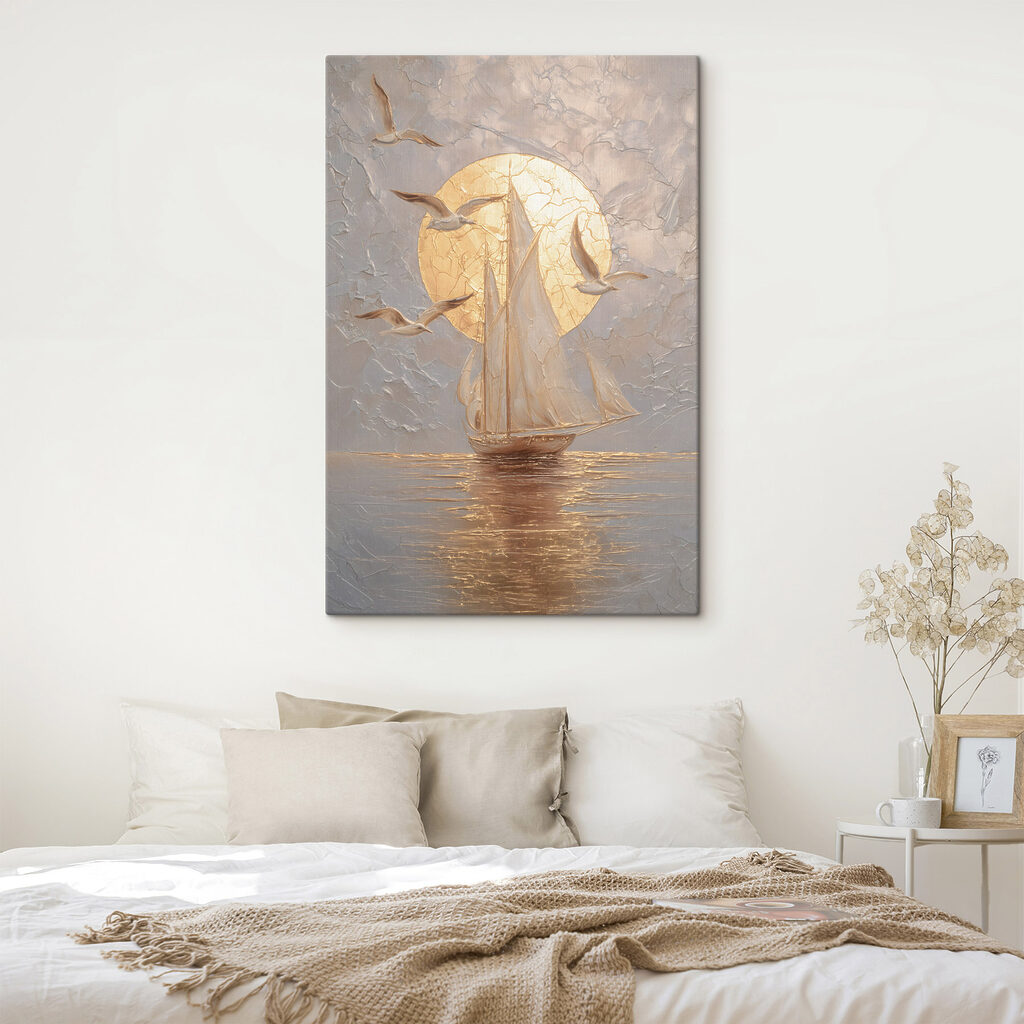 Schilderij van een zeilboot en vogels in een interieur