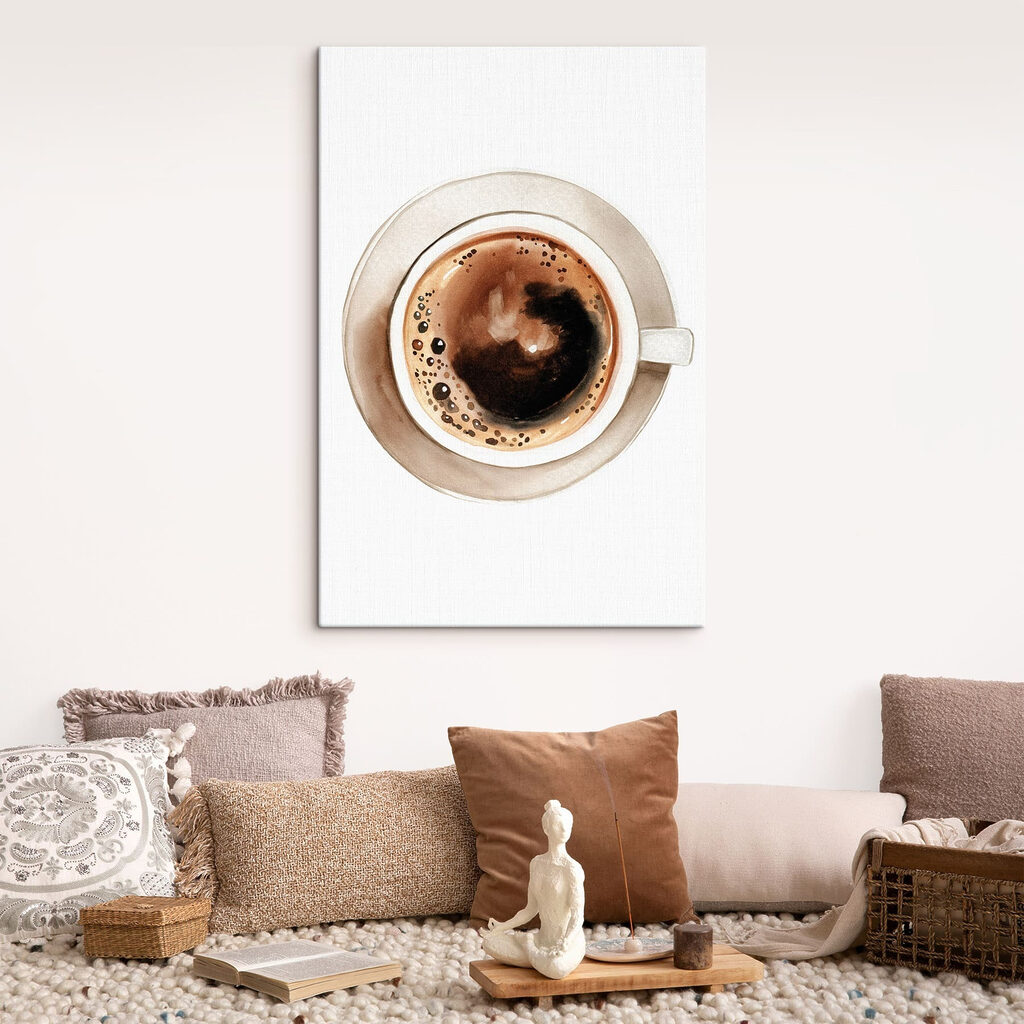 Een kopje koffie op een schoteltje in een interieur