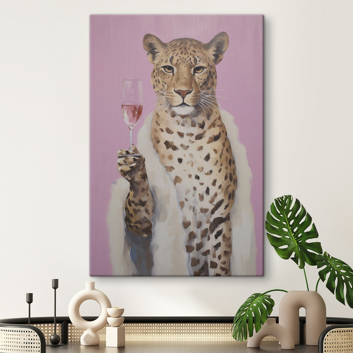 Luipaard met een glas rosé — interieur 2