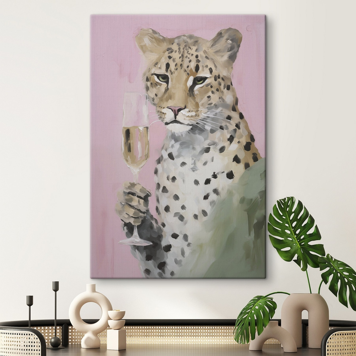 Schilderij van een luipaard met een glaswerk in zijn poot — interieur 1