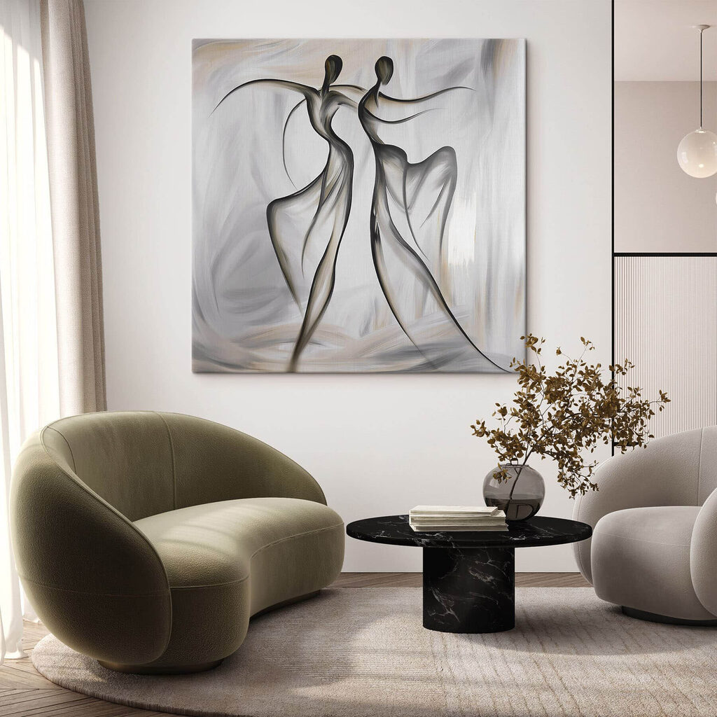 Een paar dansende vrouwen in een interieur