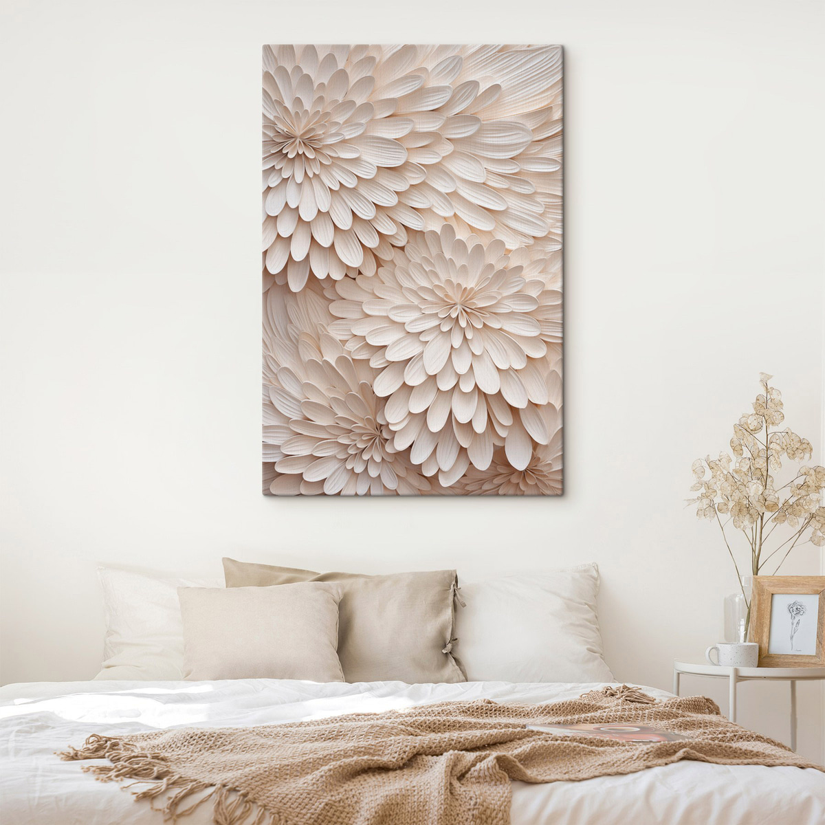 Gelaagde, crèmekleurige bloemblaadjes die abstracte bloemvormen vormen, kunst met textuur — interieur 1