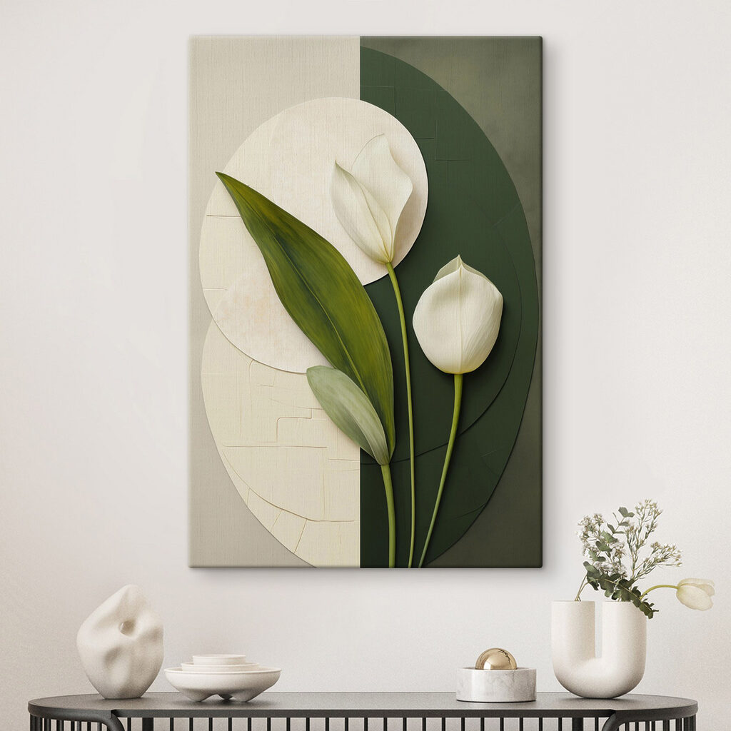 Witte bloemen met groene bladeren in een interieur