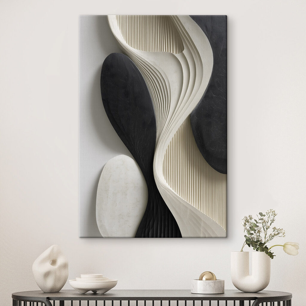 Zwart-witte sculptuur in een interieur