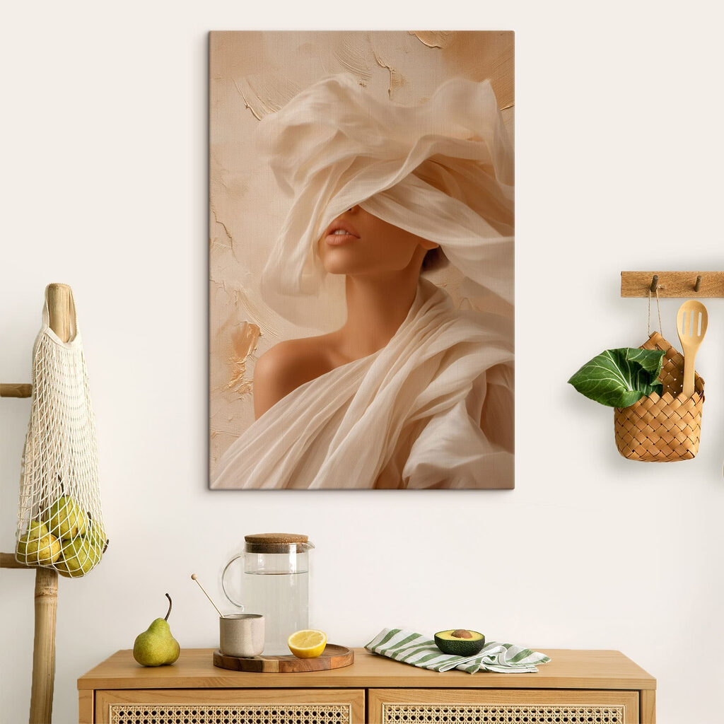 Vrouw achter crèmekleurige sluiers — interieur 1