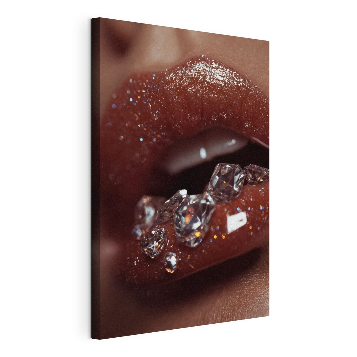 Close-up van glanzende lippen met doorzichtige kristallen, gespannen canvas met doorlopende rand