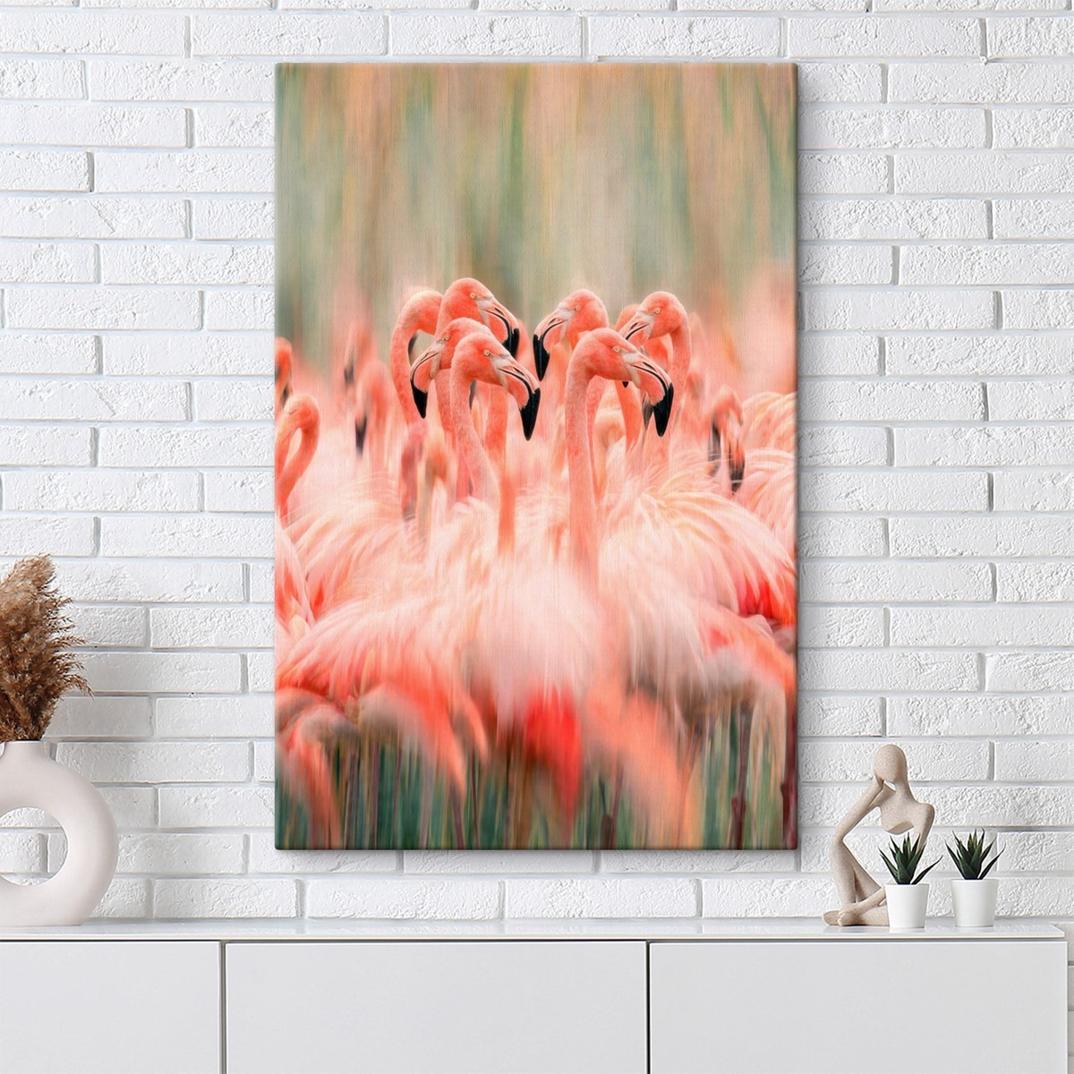 Een zwerm roze flamingo’s met een artistiek vervagend effect in pastelkleuren — interieur 1