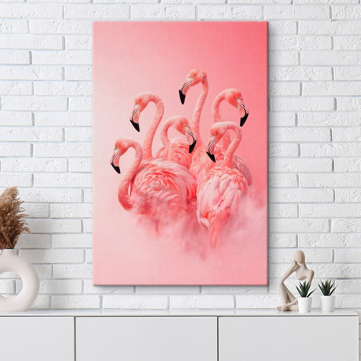 Roze flamingo’s in een lichte mist: een decoratief tafereel in zachte tinten — interieur 1