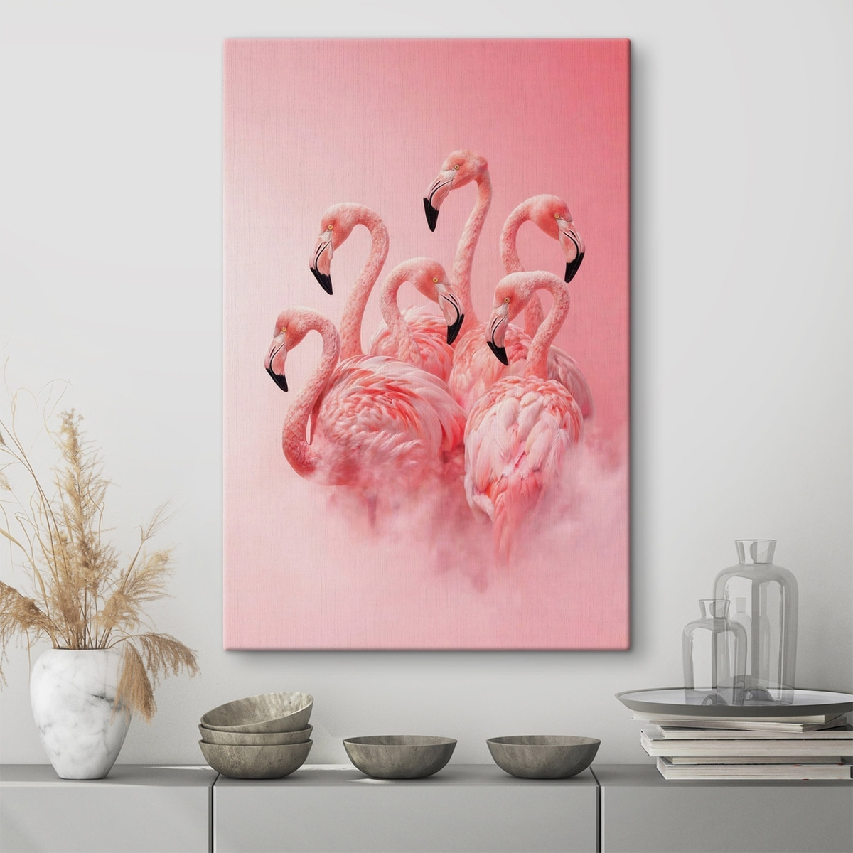 Roze flamingo’s in een lichte mist: een decoratief tafereel in zachte tinten — interieur 2