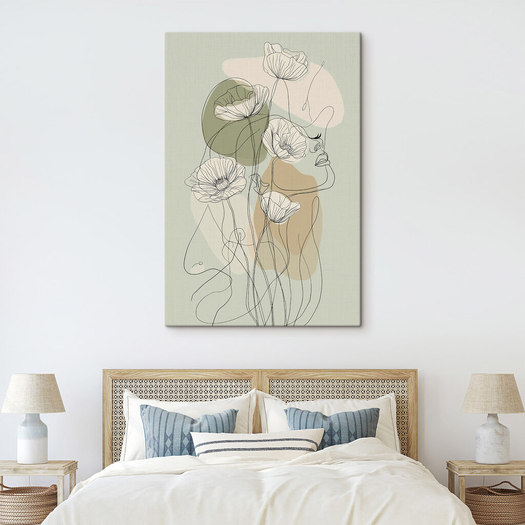 Vrouwenlijnen tussen fijne bloemcontouren — interieur 1