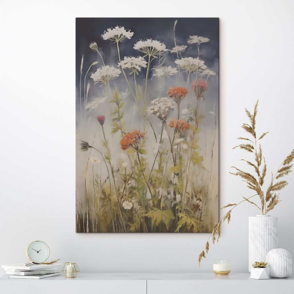 Witte bloemschermen boven grashalmen — interieur 1