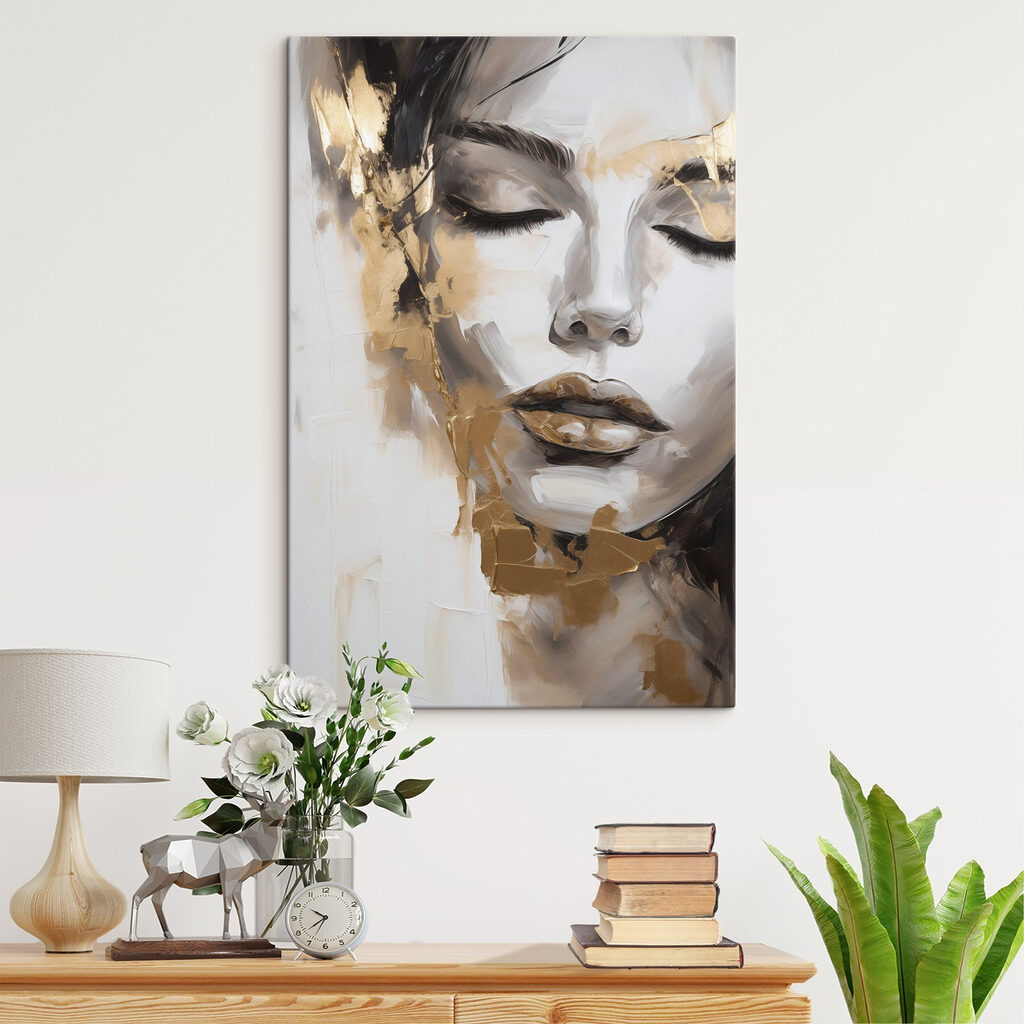 Gouden verf langs wang — interieur 2