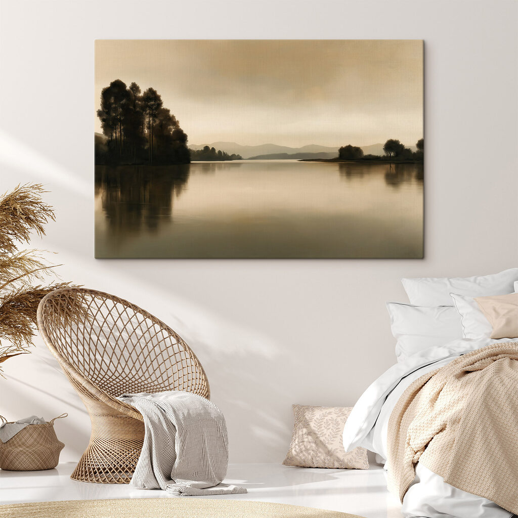 Donkere bomen langs spiegelwater — interieur 1