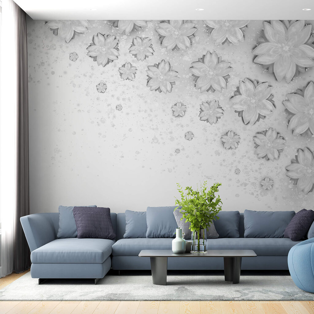Witte bloemen op een wit oppervlak in een interieur
