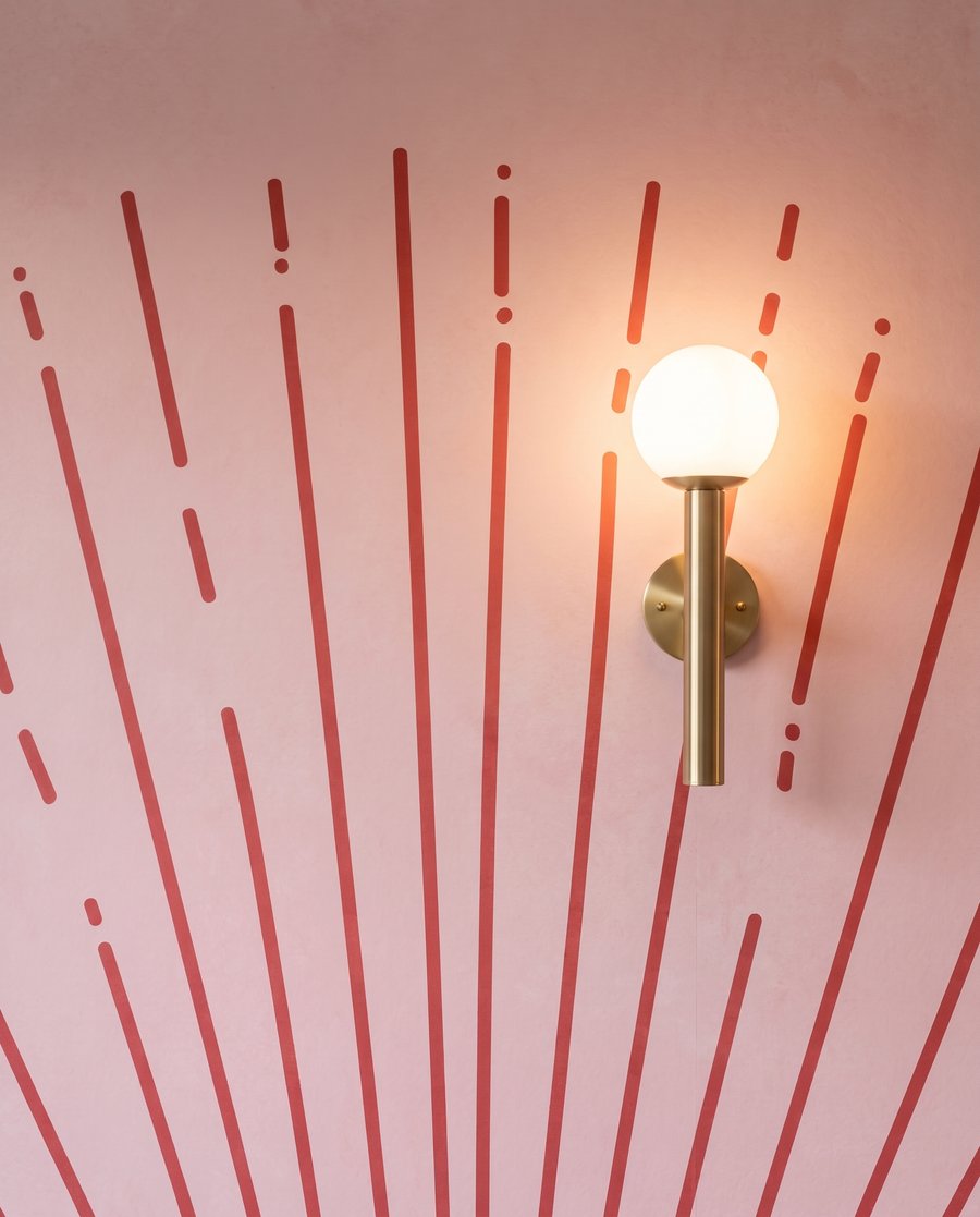 Stralende zon boven golflijnen — detail
