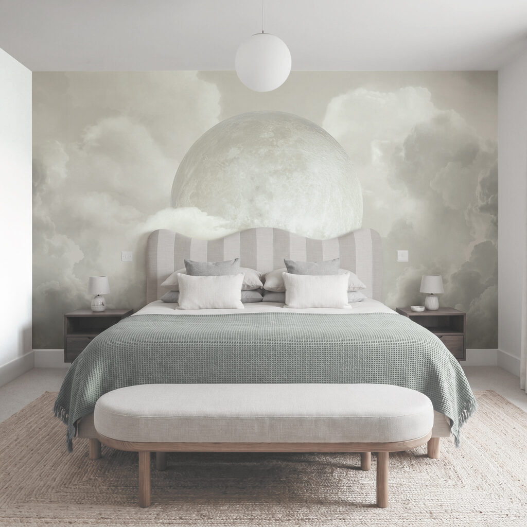 Volle maan achter de wolken in een interieur