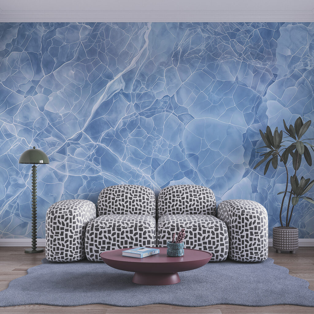 Blauw-wit oppervlak met craquelé in een interieur