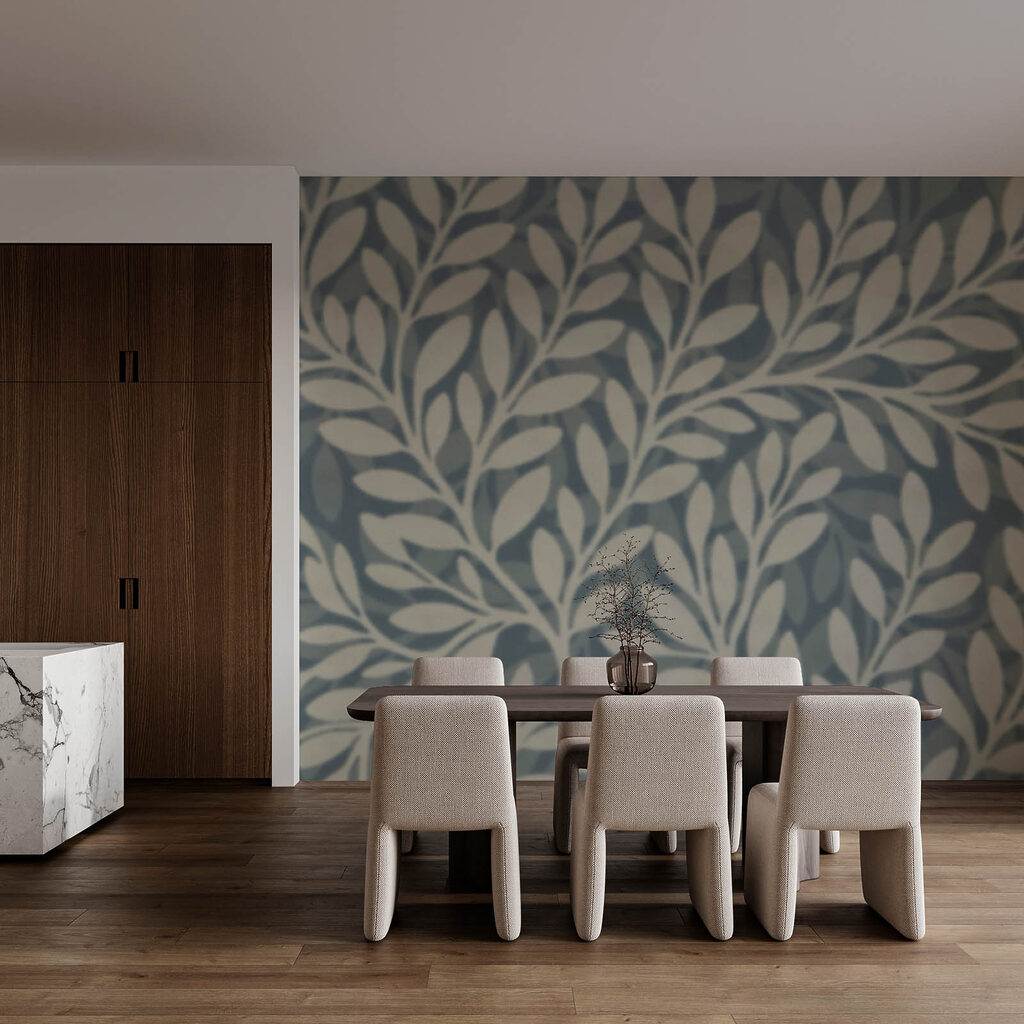 Bladmotief op een grijze achtergrond in een interieur