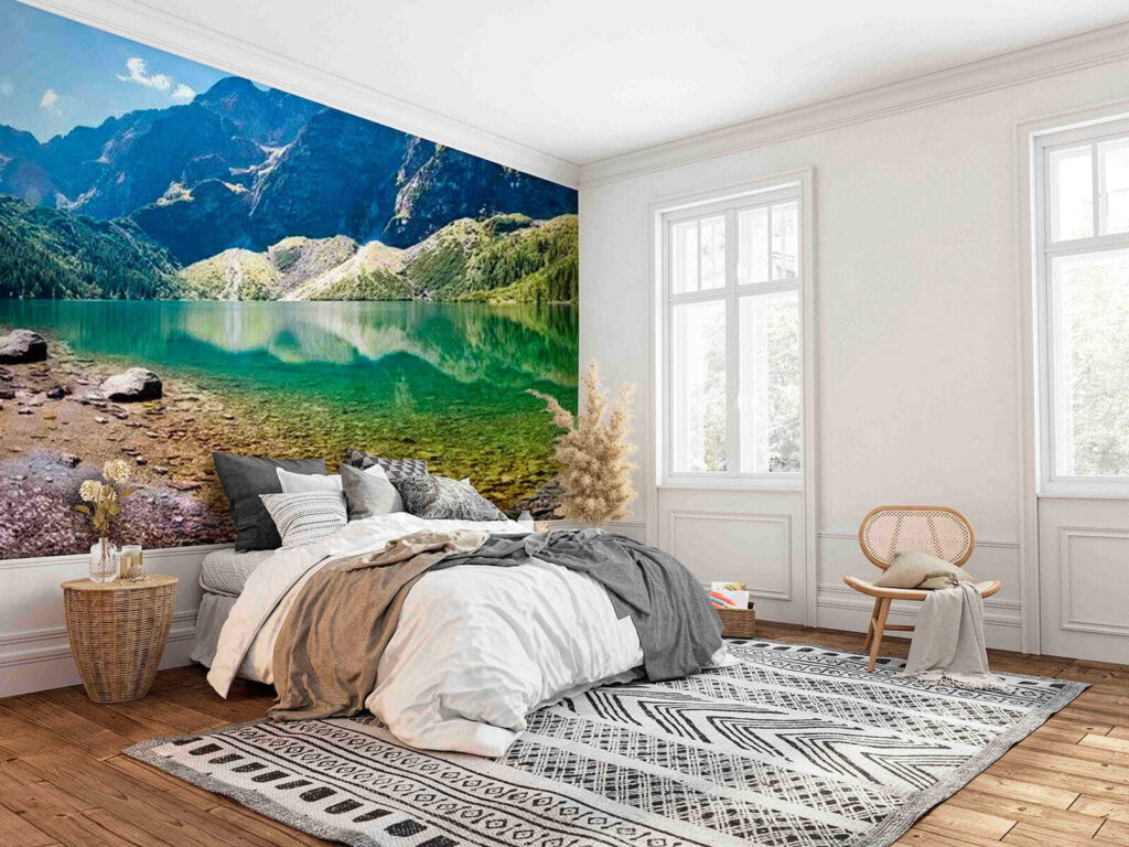 Helder bergmeer tussen rotswanden — interieur 3