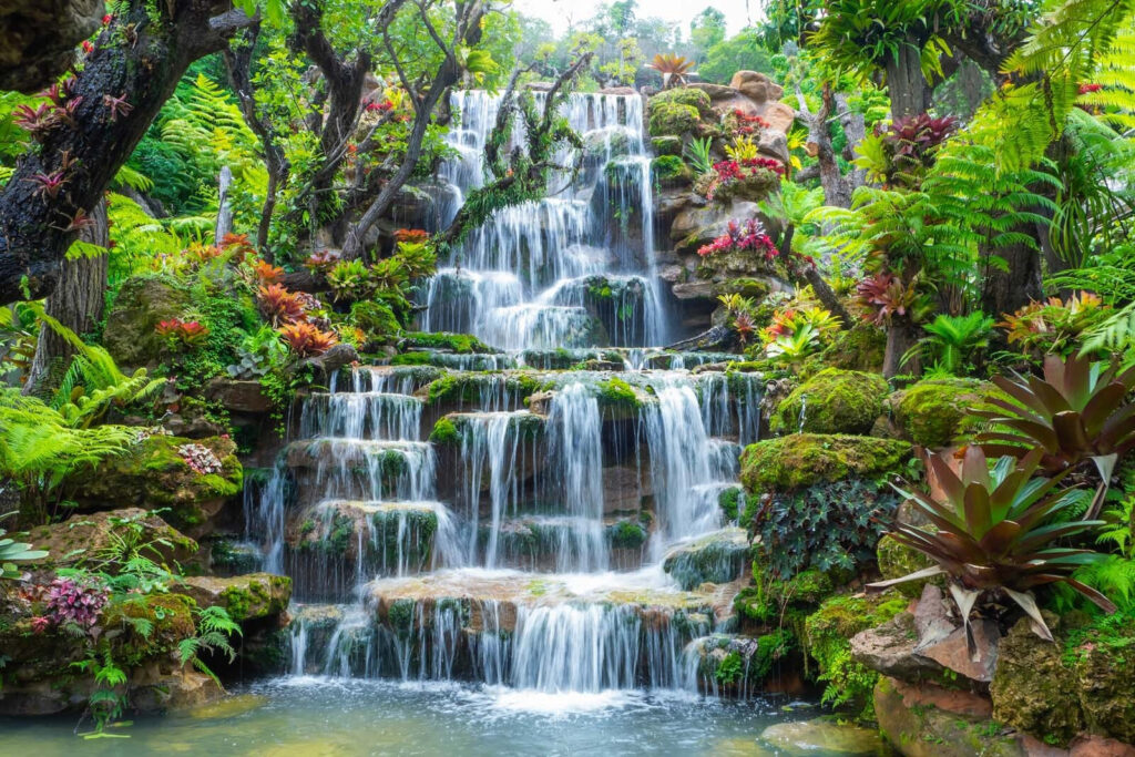 Waterval over begroeide treden — volledig ontwerp
