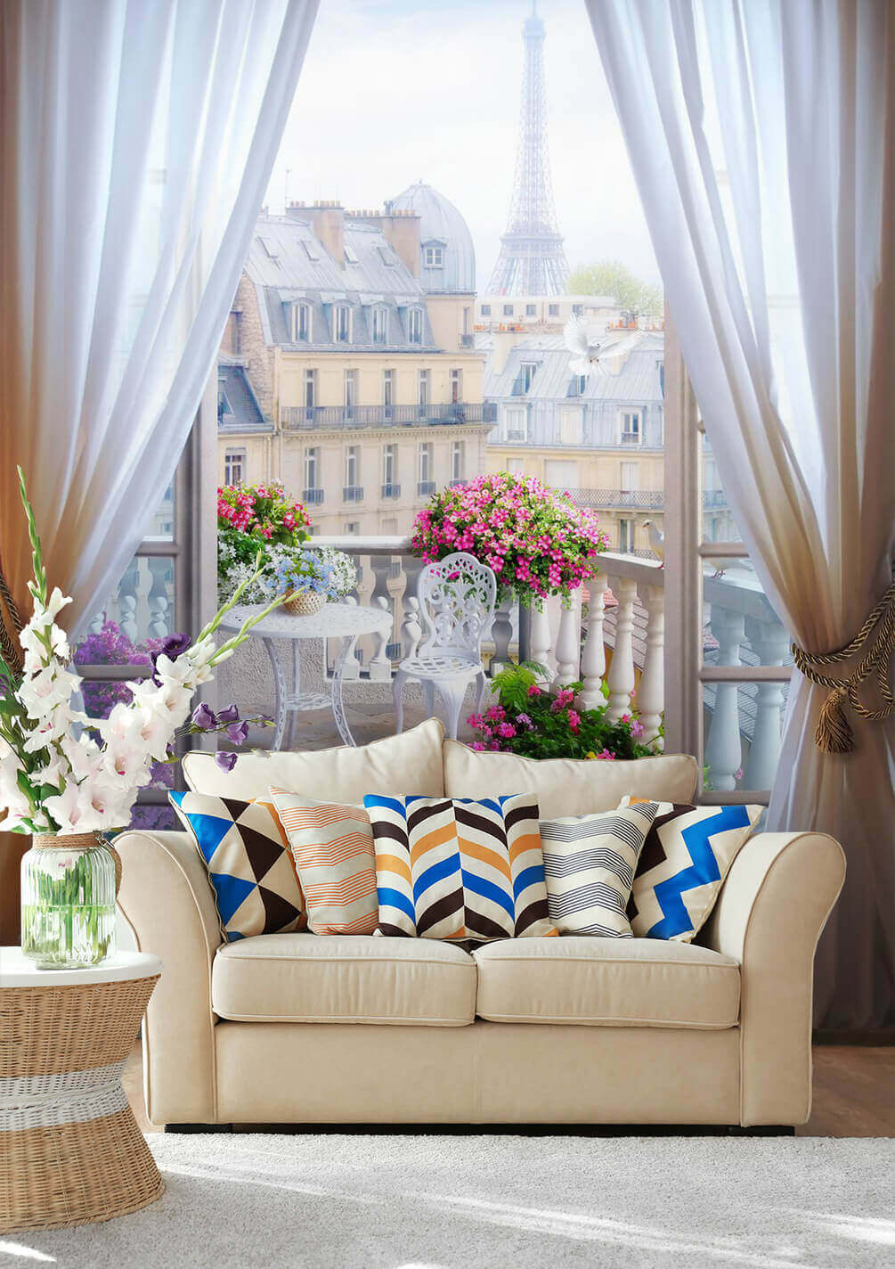 Bloemenbalkon achter gordijnen — interieur 2