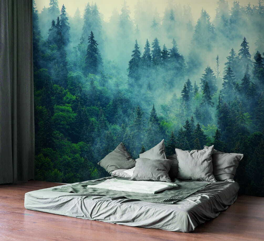 Mistig bos met bomen in een interieur