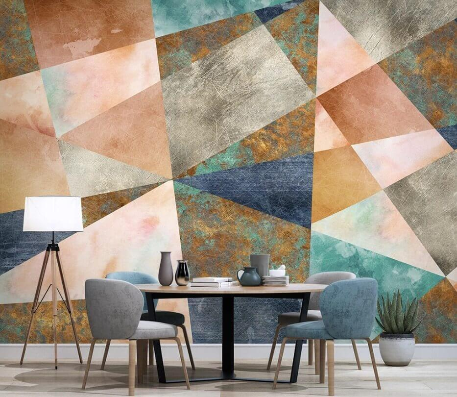 Kleurrijk patroon met driehoeken in een interieur