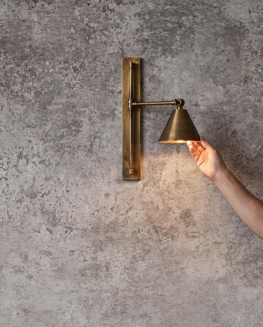 Verweerd grijs met lichtsporen — detail