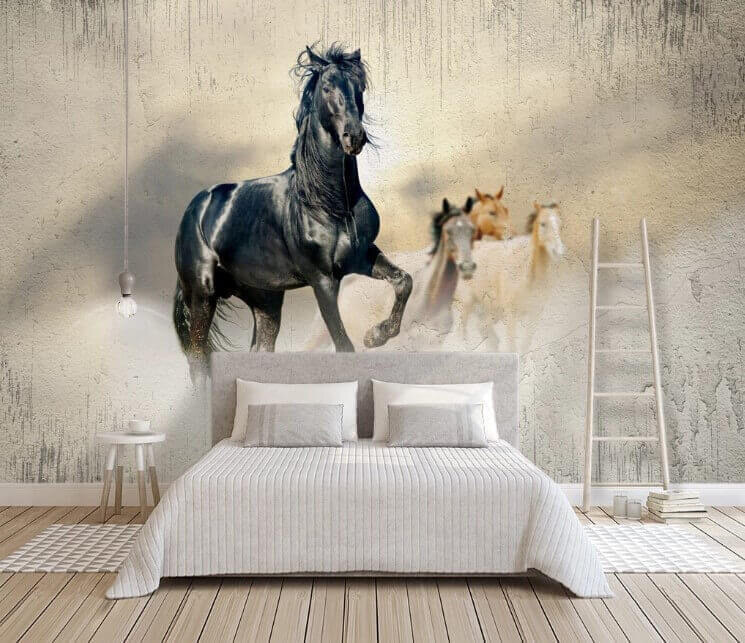 Zwart paard rent in de wind in een interieur