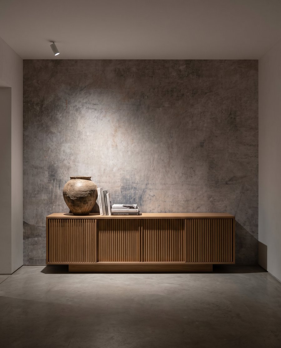 Verweerde verf in kleurwolken — interieur 7