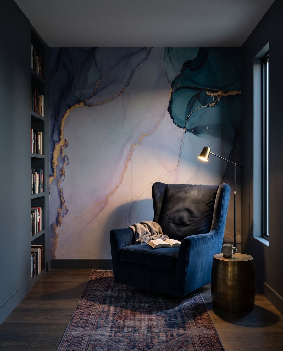 Zachtblauwe poelen met goud — interieur 4