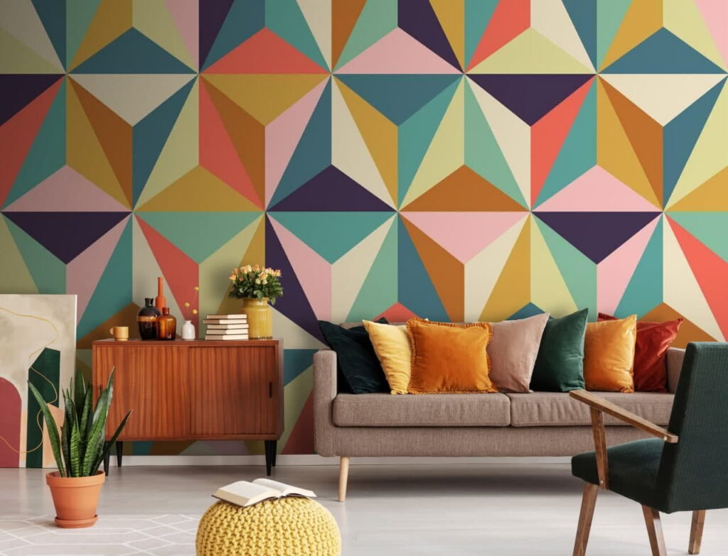 Patroon van kleurrijke driehoeken in een interieur