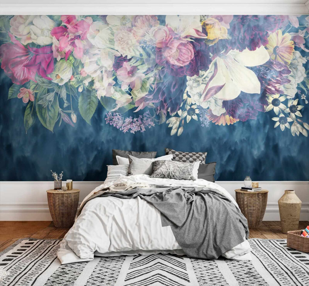 Bloemen boven diepblauwe verfstreken — interieur 2