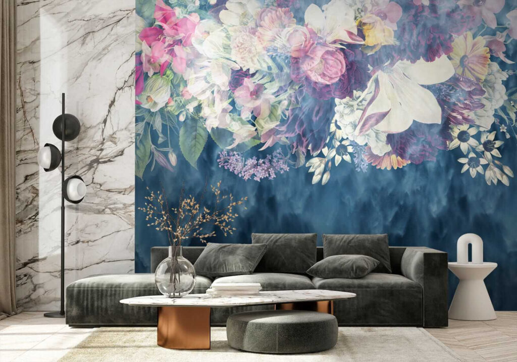 Bloemen boven diepblauwe verfstreken — interieur 5