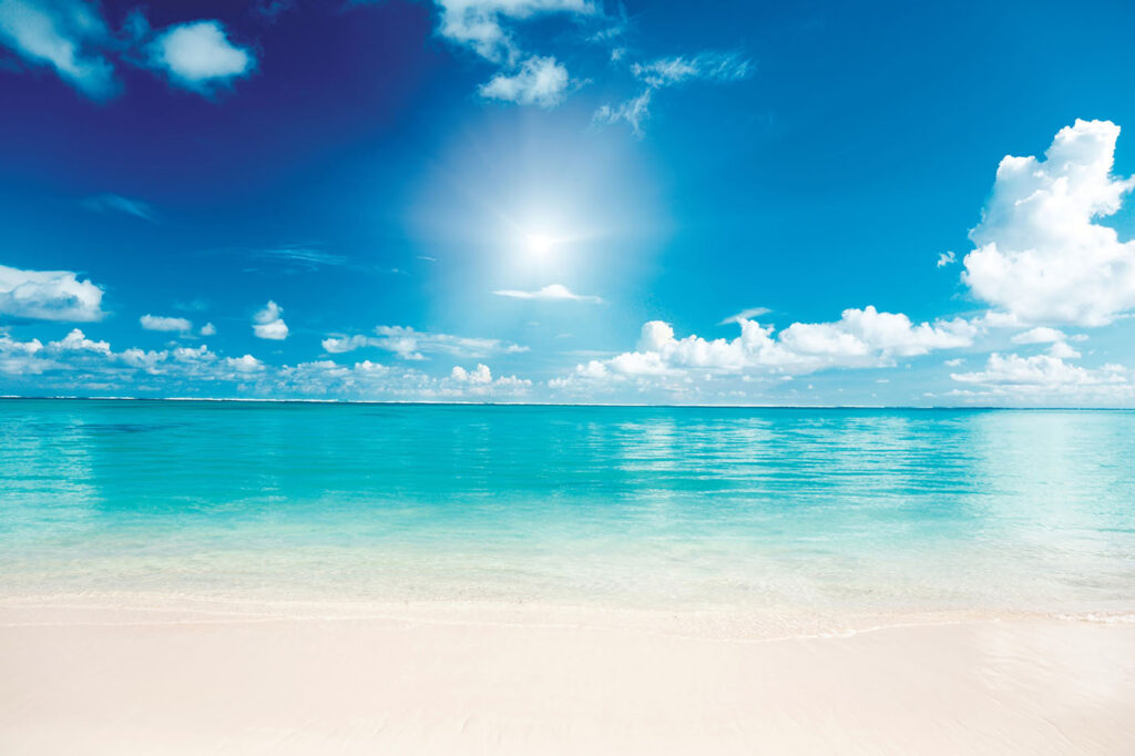 Turquoise zee onder zon — volledig ontwerp
