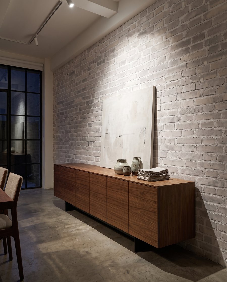 Lichtgrijze bakstenen met patina — interieur 6