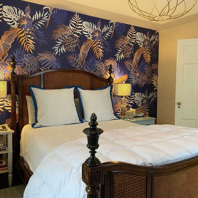 Bladerenpatroon op blauwe achtergrond — interieur 3