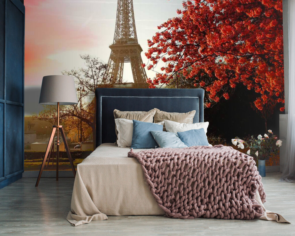 Eiffeltoren naast rode herfstboom — interieur 2