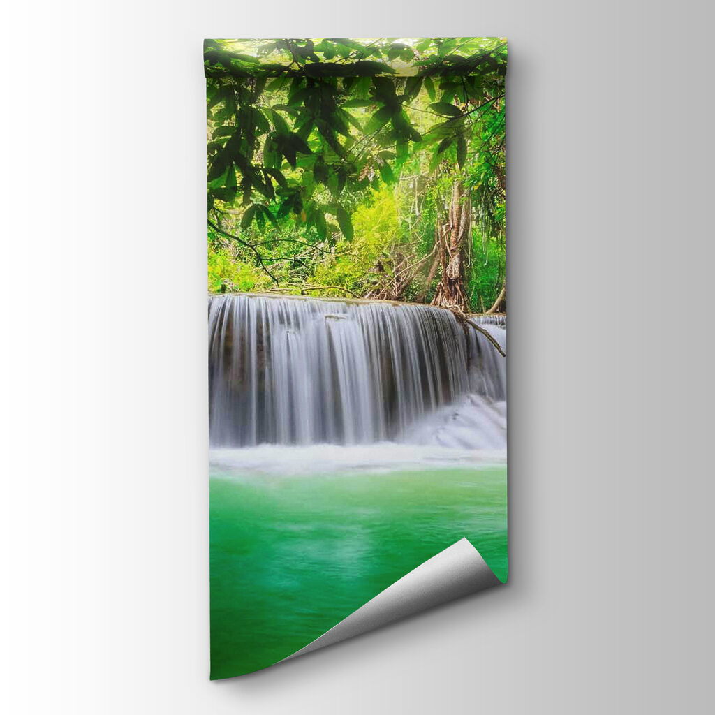 Boswaterval boven turquoise poel — productweergave