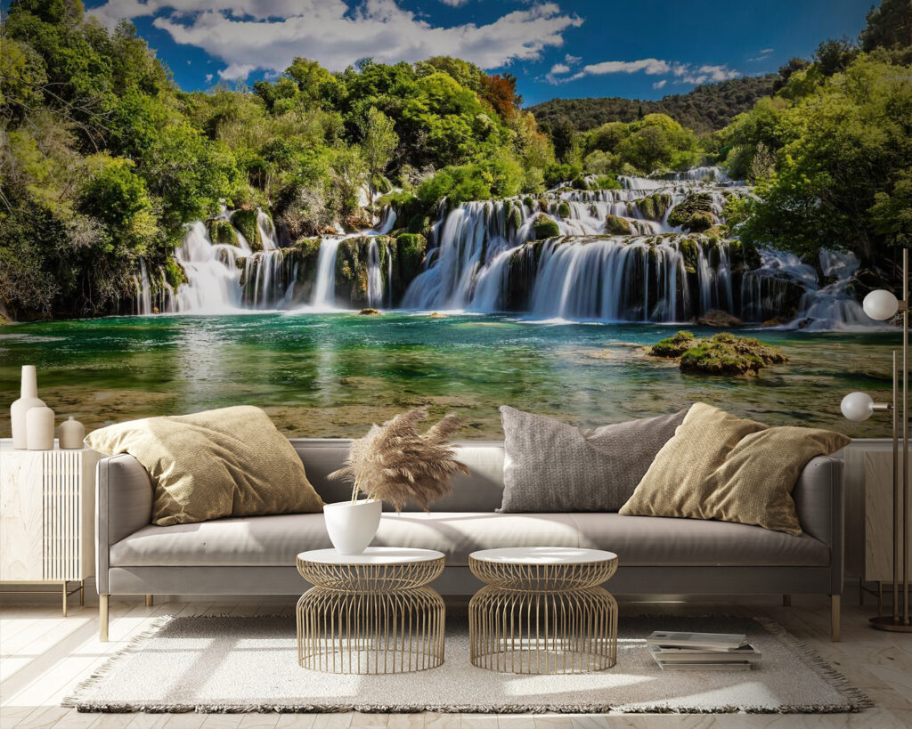 Krka Nationaal Park omringd door bomen en een blauwe lucht in een interieur