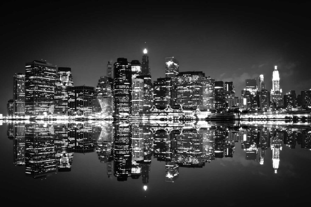 Stadslichten spiegelen in zwartwit — volledig ontwerp
