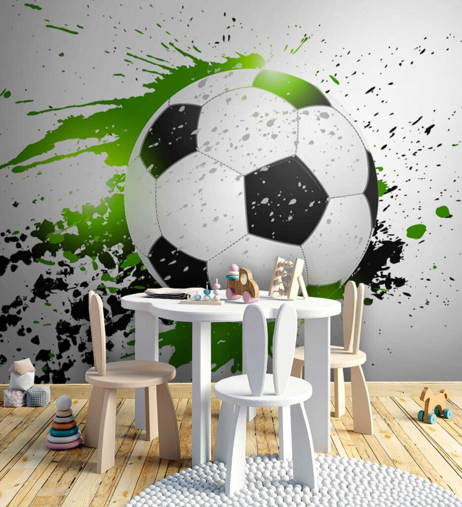 Voetbal met verfspatten in een interieur
