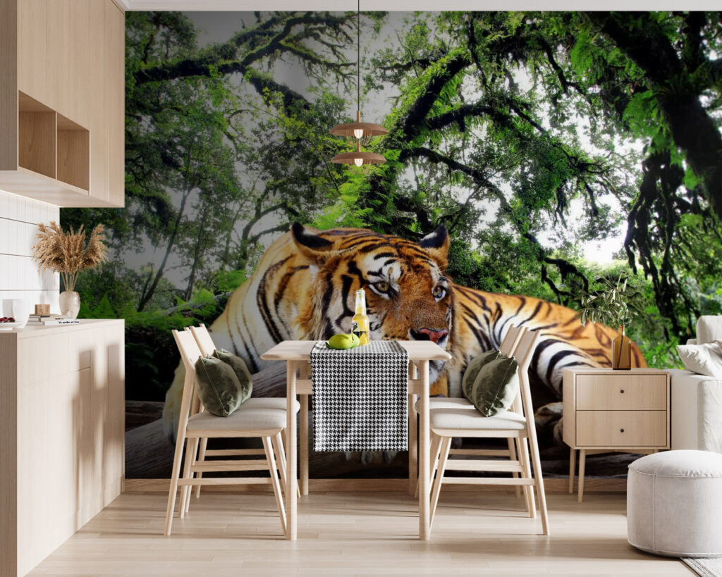 Tijger rust onder boomtakken — interieur 1