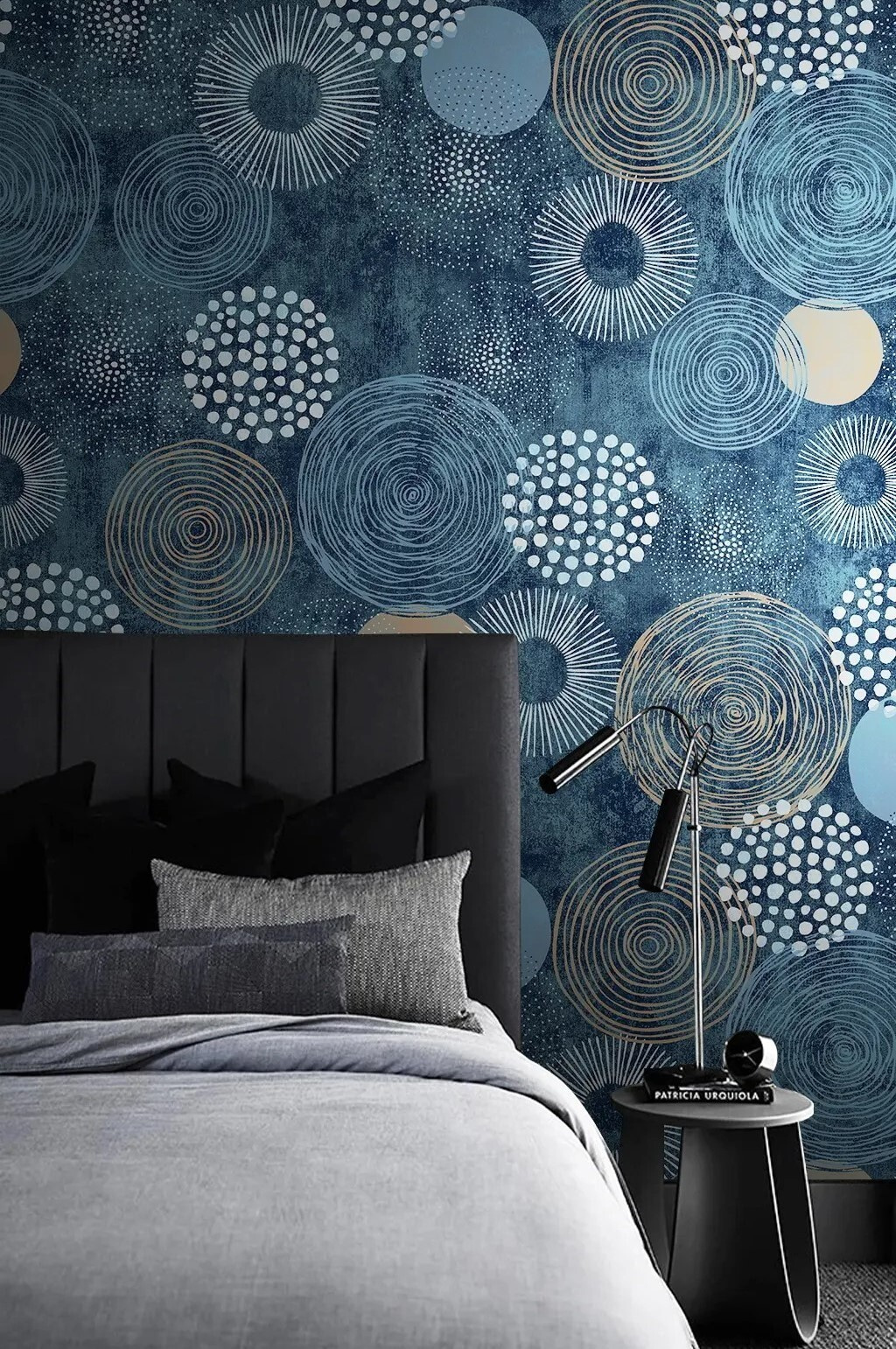 Blauw en wit patroon met cirkels in een interieur