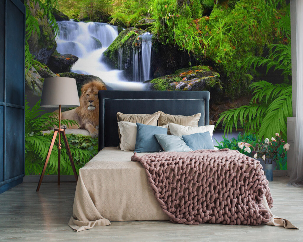 Leeuw voor een boswaterval — interieur 2