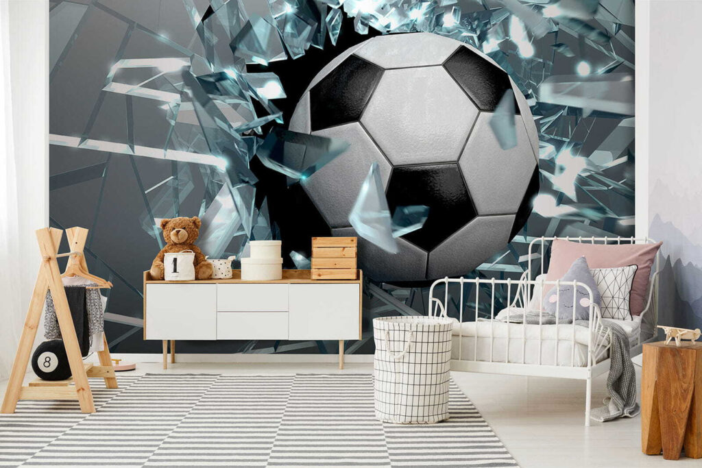 Voetbal die door glas breekt in een interieur